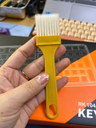 Chổi vệ sinh bàn phím cán nhựa